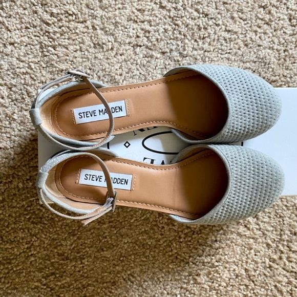 Steve Madden Maia Grey Suede Ballet Ankle Strap Flat Size 7 - Picture 3 of 7